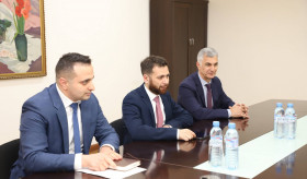 ԱԳ նախարարի տեղակալ Վահան Կոստանյանի հանդիպումը Ֆրանսիայի Սենատի Ֆրանսիա-Հայաստան բարեկամական խմբի նախագահ Ժիլբեր-Լյուկ Դըվինազի հետ