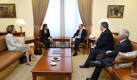 Министр иностранных дел Армении принял личного представителя премьер-министра Канады