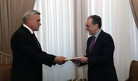 Новоназначенный посол Украины вручил копии верительных грамот министру иностранных дел Армении