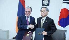 И.о. министра иностранных дел Армении принял посла Республики Корея в Армении
