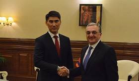 Исполняющий обязанности министра иностранных дел Армении встретился с министром иностранных дел Кыргызстана