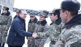 Зограб Мнацаканян посетил воинскую часть Вооруженных сил Армении
