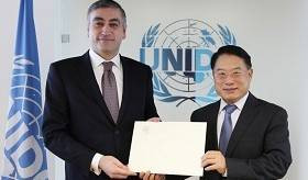 Permanent Representative of Armenia Armen Papikyan presented his letters of credence to UNIDO Director General Li Young
