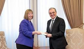 Министр иностранных дел Армении Зограб Мнацаканян принял новоназначенного посла США в Армении Линн Трейси