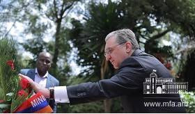 Министр иностранных дел Армении Зограб Мнацаканян почтил память жертв геноцида в Руанде