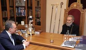 Встреча Зограба Мнацаканяна с Предстоятелем епархии Армянской Апостольской Церкви в Арцахе