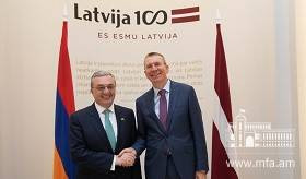 Министр иностранных дел Армении Зограб Мнацаканян встретился с Министром иностранных дел Латвии Эдгарсом Ринкевичсом