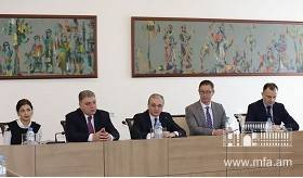 Meeting of Foreign Minister Zohrab Mnatsakanyan with the Professors and students of the Faculty of Humanities and Social Sciences of American University of Armenia