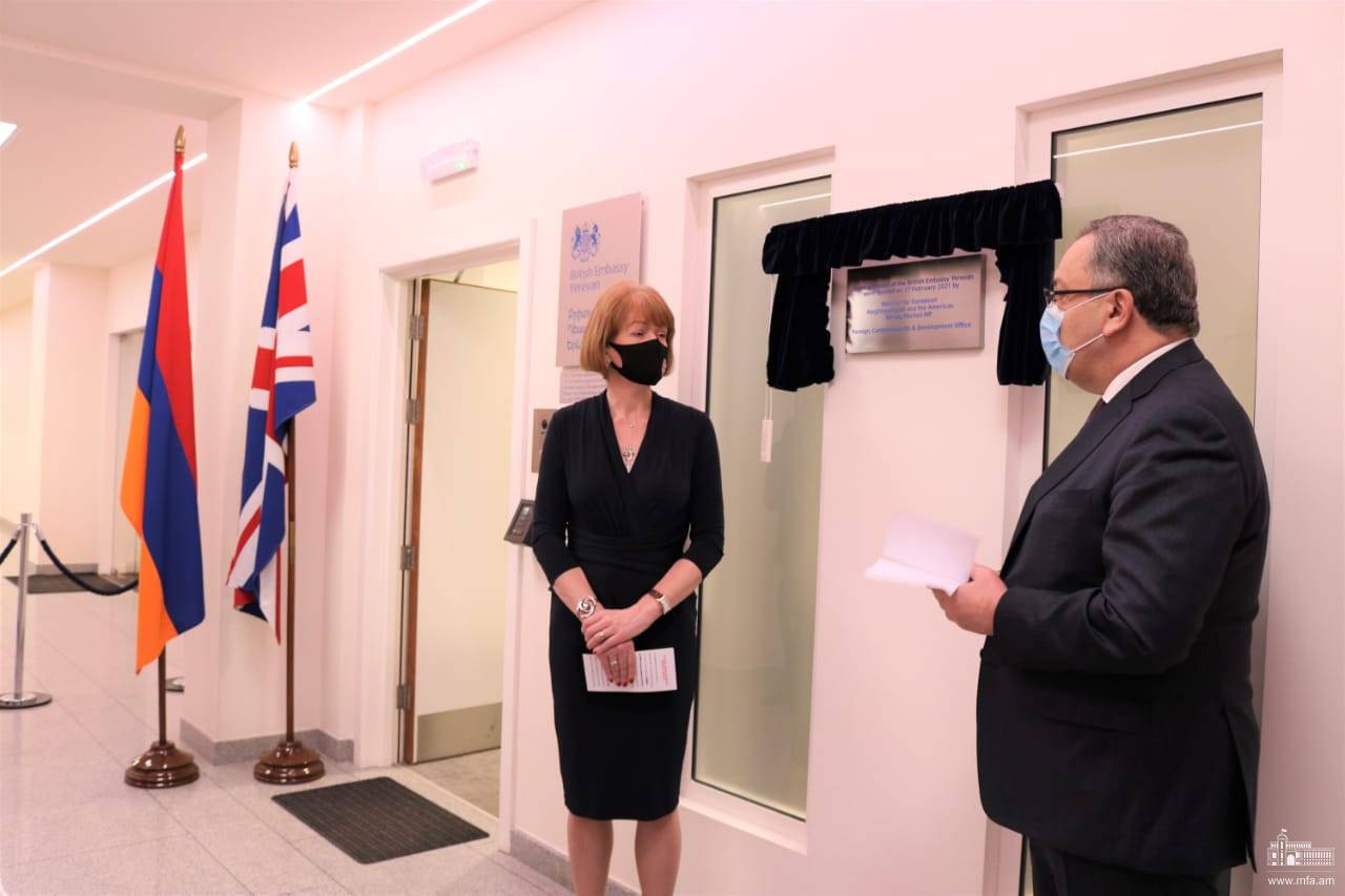 Великобритания армения. Wendy Morton in Armenian Parliament.