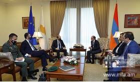 Исполняющий обязанности министра иностранных дел Ара Айвазян встретился с министром обороны Кипра