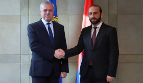 Министр иностранных дел РА встретился с генеральным секретарем ОДКБ