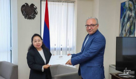 Ambassador of the Lao People's Democratic Republic presented the copy of her credentials to the Deputy Foreign Minister of Armenia