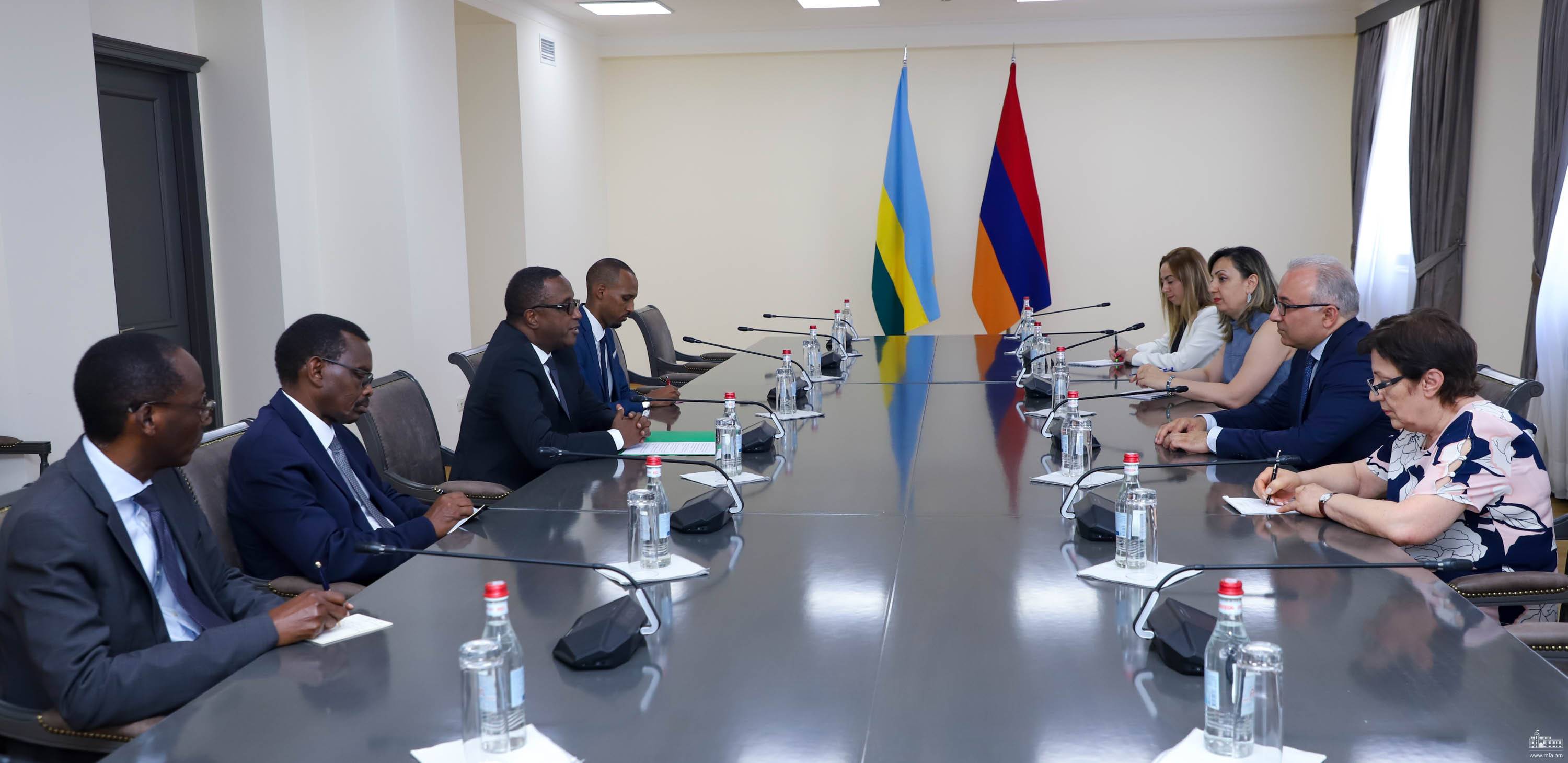 The Deputy Foreign Minister of Armenia met with the Minister of Foreign ...