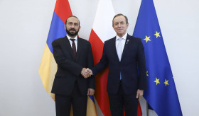 Министр иностранных дел РА Арарат Мирзоян встретился с маршалом Сената Польши Томашем Гродзким
