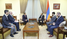 Minister of Foreign Affairs of Armenia Ararat Mirzoyan received Stephen Nix, Director of the Eurasian regional program of IRI