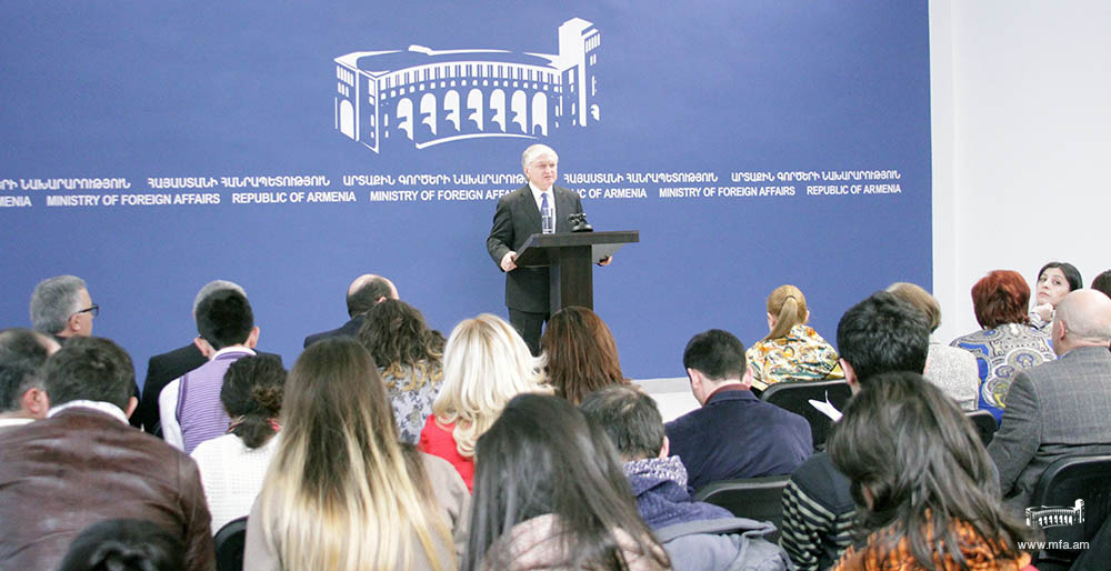 THE FOREIGN MINISTER PRESENTED THE ACTIVITIES OF THE MINISTRY OF FOREIGN AFFAIRS IN 2013
