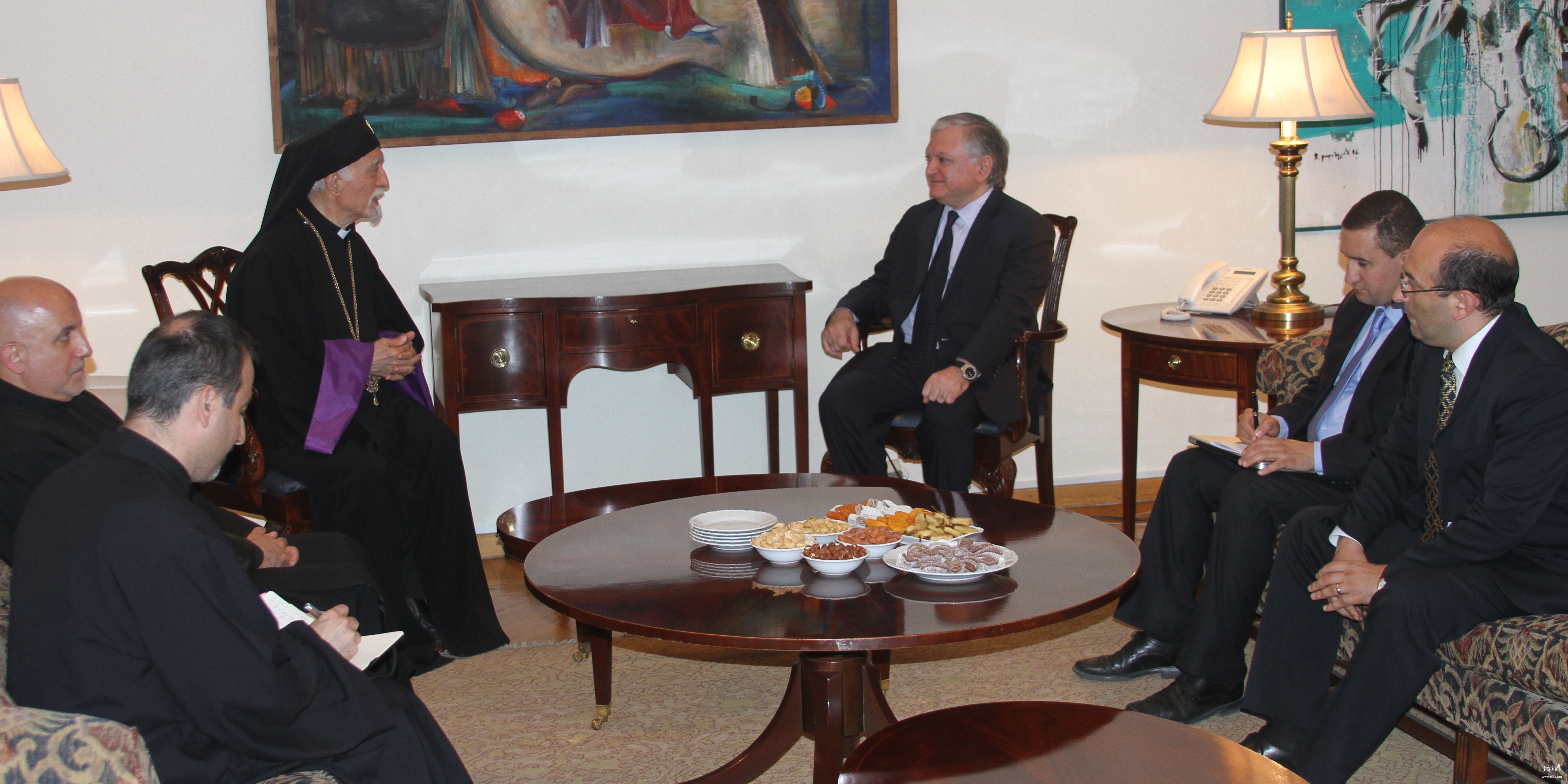 Министр иностранных дел Армении встретился с Католикосом-Патриархом Армянского Католического Патриаршества