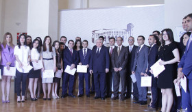 The graduating students of the Diplomatic School received the graduating certificates