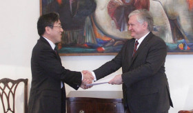 The newly-appointed Ambassador of Japan handed copies of credentials to the Foreign Minister