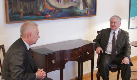 Новоназначенный руководитель делегации ЕС вручил министру иностранных дел Армении копии верительных грамот