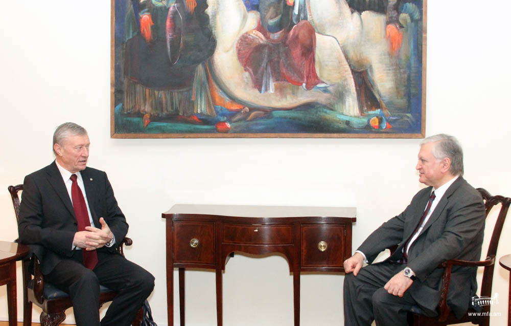 Министр иностранных дел Армении принял генерального секретаря ОДКБ