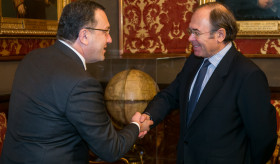 Դեսպան Ադոնցի հանդիպումը Իսպանիայի Սենատի նախագահ Պիո Գարսիա-Էսկուդերոյի հետ