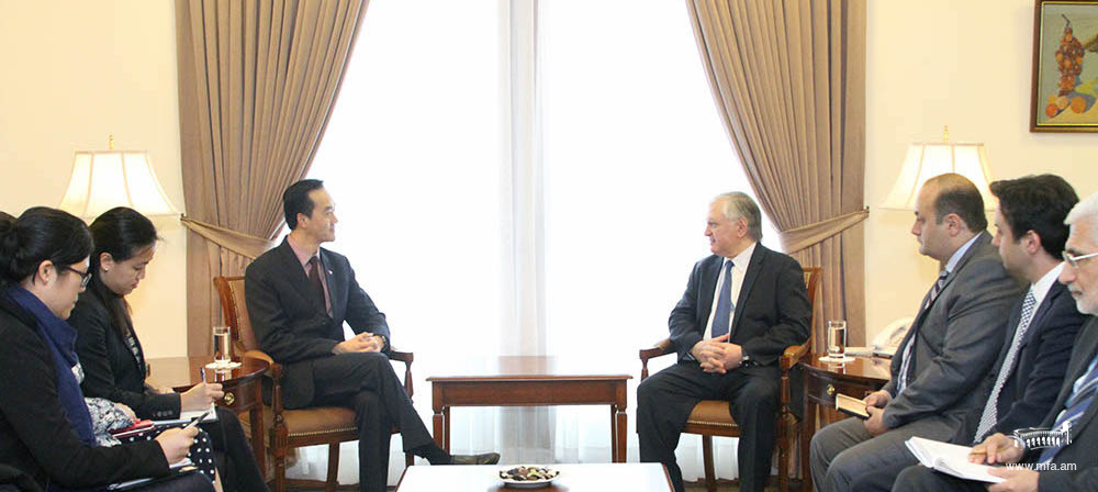 Министр иностранных дел Армении принял государственного министра торговли и промышленности Сингапура