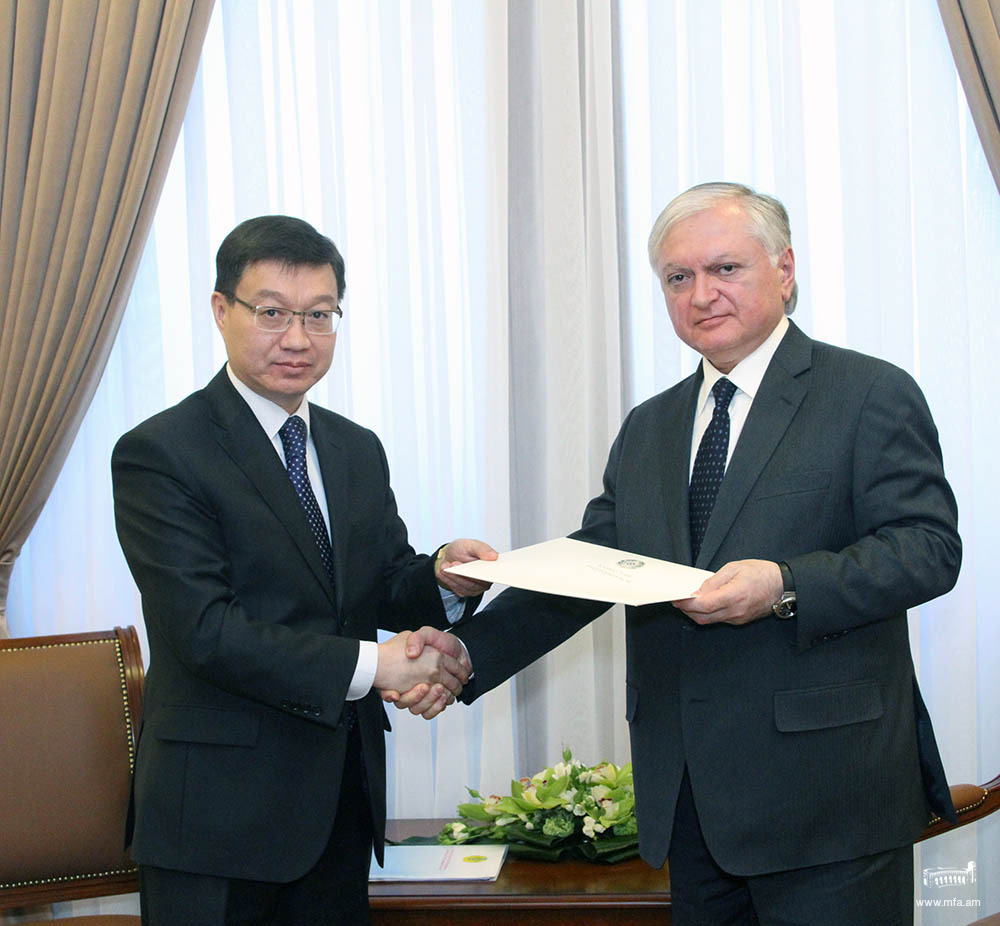 Newly appointed Ambassador of Kazakhstan handed over copies of his credentials to Edward Nalbandian