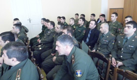 Եռատոնի առթիվ ՌԴ-ում ՀՀ դեսպանի հանդիպումը ՀՀ ՊՆ սպայական անձնակազմի հետ