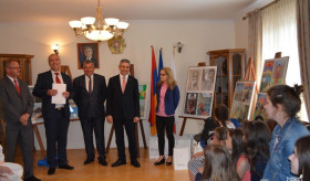 Հայաստանին նվիրված մանկական  նկարչական մրցույթում հաղթած լեհ երեխաների պարգևատրման արարողություն Լեհաստանում Հայաստանի դեսպանատանը