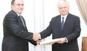 The newly-appointed Ambassador of Georgia handed copies of credentials to the Foreign Minister of Armenia