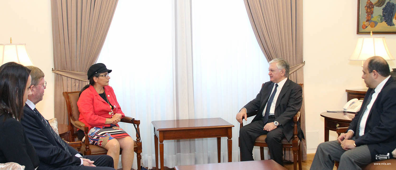 Глава МИД Армении принял вице-спикера парламента Швеции
