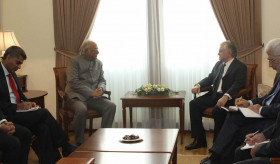 Встреча министра ИД Армении со специальным посланником правительства Индии 