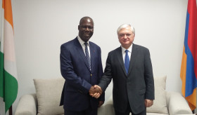 Edward Nalbandian met minister La Francophonie Côte d'Ivoire