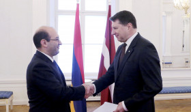 Դեսպան Մկրտչյանն իր հավատարմագրերը հանձնեց Լատվիայի Հանրապետության նախագահին