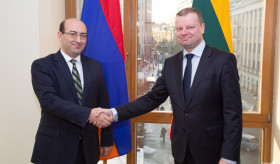 Դեսպան Մկրտչյանի հանդիպումը Լիտվայի վարչապետ Սաուլյուս Սկվերնյալիսի հետ