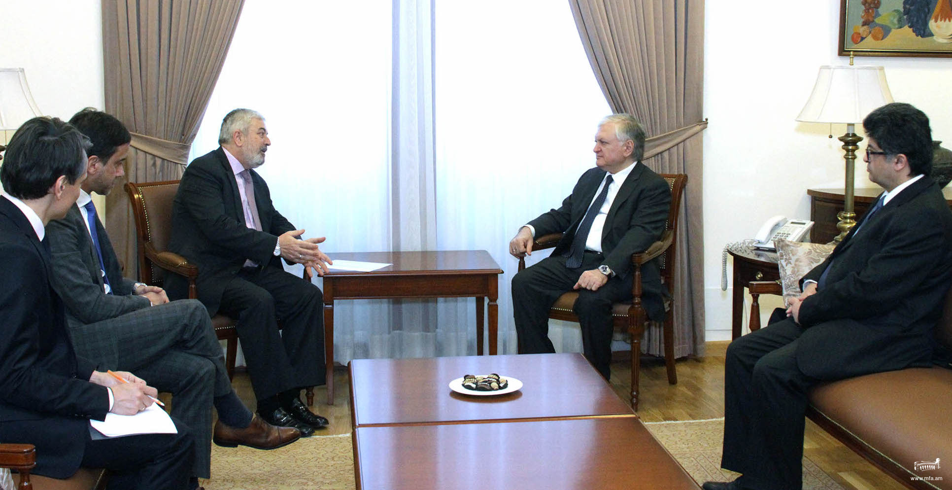 Министр иностранных дел Армении принял помощника генерального секретаря ООН