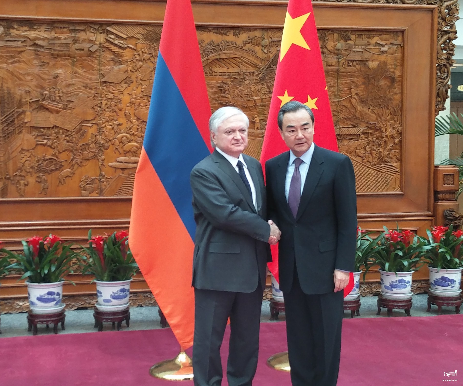 Le 25e anniversaire de l'établissement des relations diplomatiques entre l'Arménie et la Chine