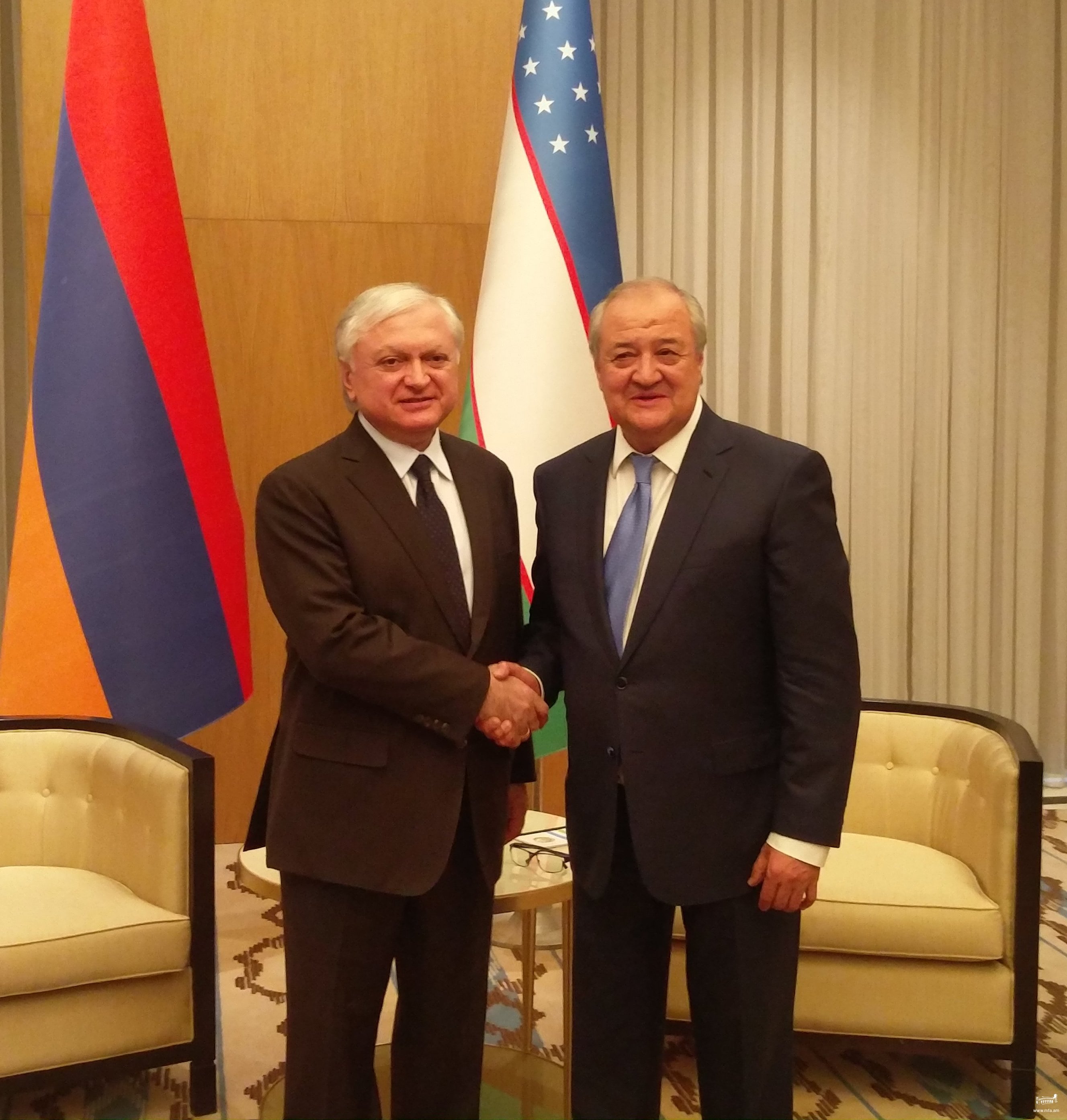 Rencontre des Ministres des Affaires étrangères d'Arménie et d'Ouzbékistan