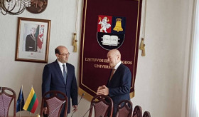 Դեսպան Մկրտչյանի հանդիպումը Լիտվայի մանկավարժական համալսարանի ռեկտորի հետ