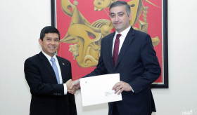 Посол Индонезии вручил копии верительных грамот заместителю министра ИД Армении