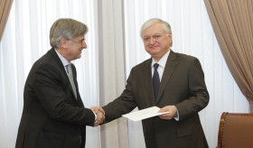 Newly-appointed Ambassador of Spain handed over copies of his credentials to Foreign Minister of Armenia