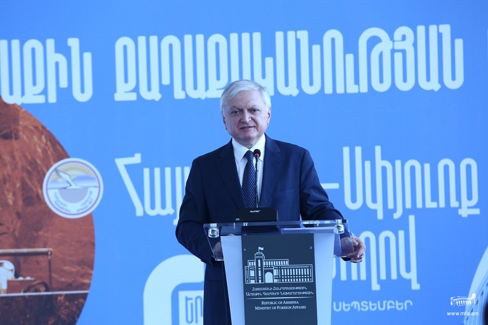 Министр Налбандян выступил на заседании внешнеполитического направления в рамках 6-го Всеармянского форума Армения-Диаспора в Ереване