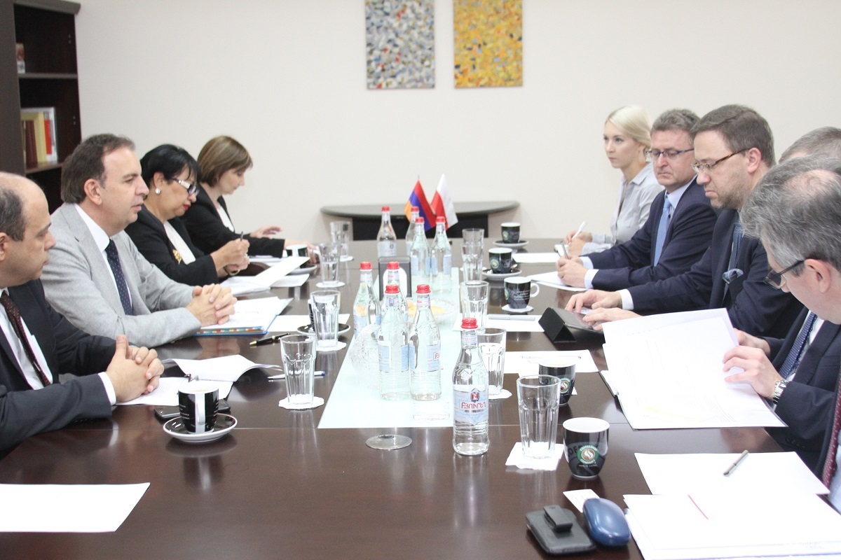 Политические консультации между министерствами иностранных дел Армении и Польши