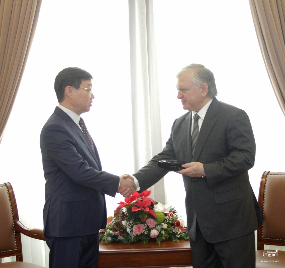 Министру иностранных дел Армении вручена государственная награда Казахстана