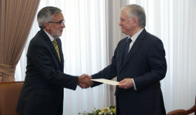 Newly appointed Ambassador of Chile presented the copies of his credentials to Foreign Minister of Armenia