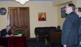 Edward Nalbandian signed the book of condolences at the Russian Embassy