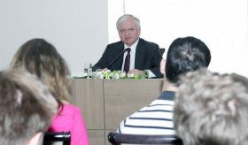 Edward Nalbandian received the students of College of Europe