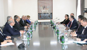 Министр иностранных дел Мнацаканян встретился с председателем парламента Кипра