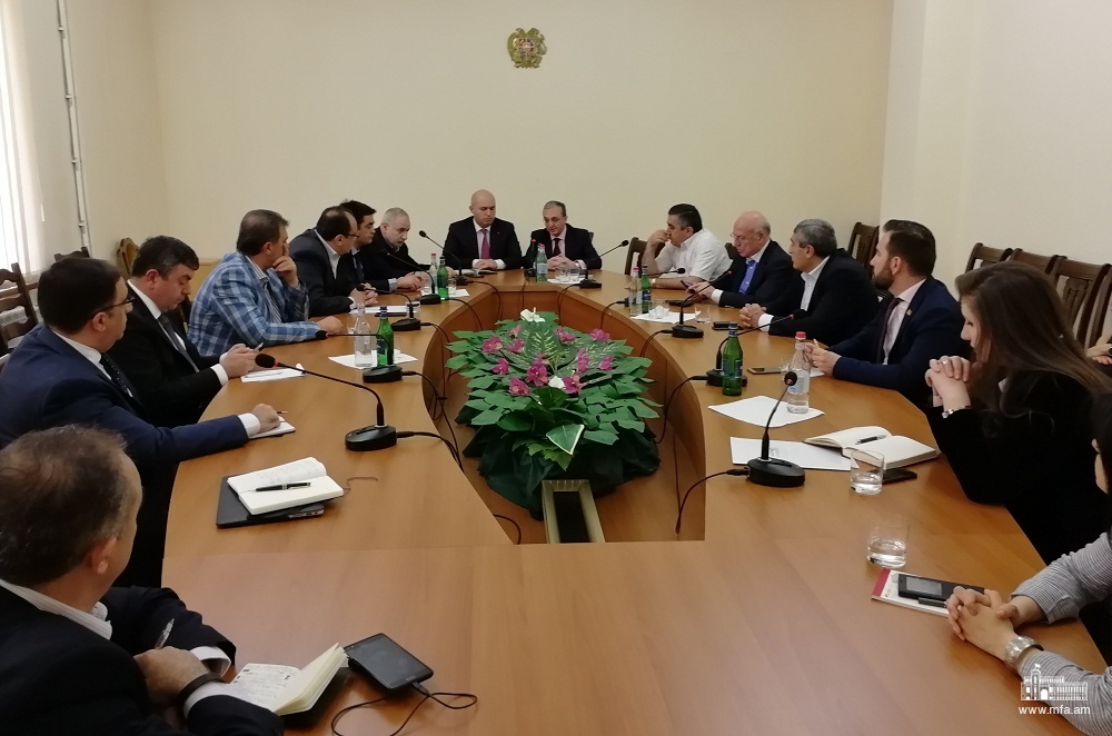 Հայաստանի արտգործնախարարը հանդիպում ունեցավ Ազգային ժողովի արտաքին հարաբերությունների հանձնաժողովի անդամների հետ